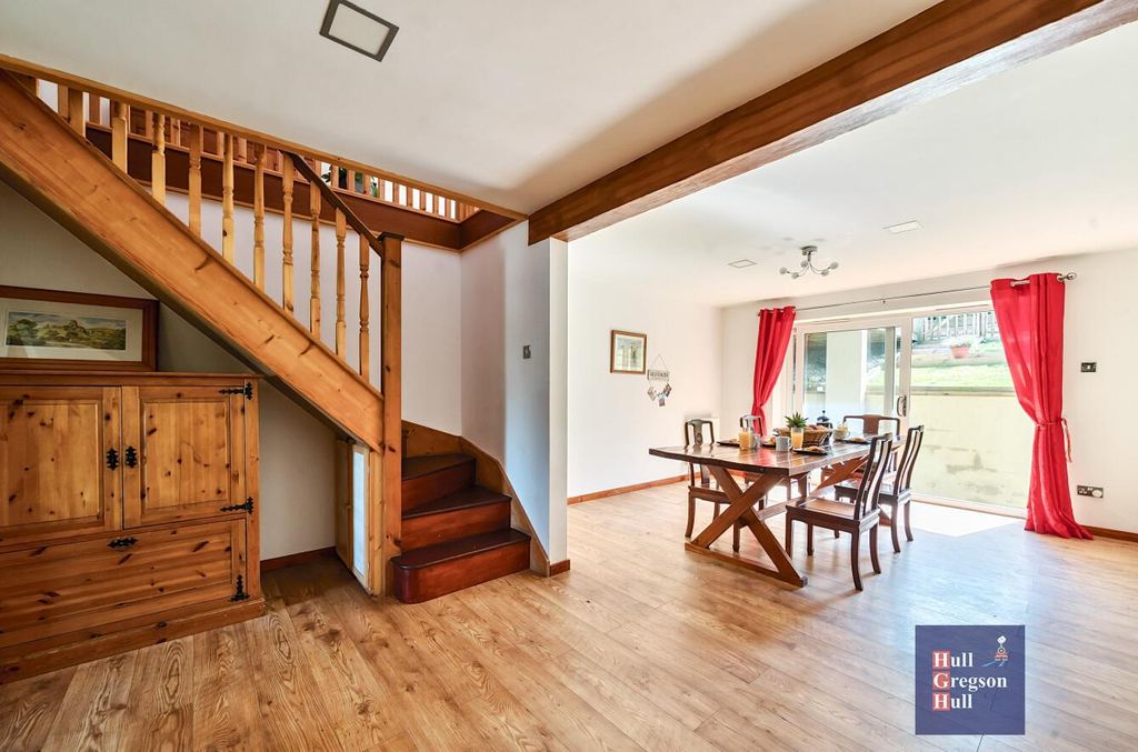 Property photo 2 of 19 Daf92Df0-75E6-4379-9F72-1E7B750c5d95.Jpg