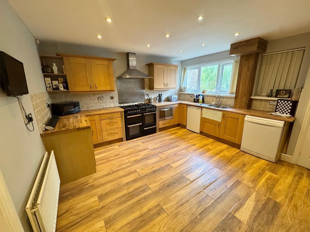 Property photo 2 of 11 Photo 10