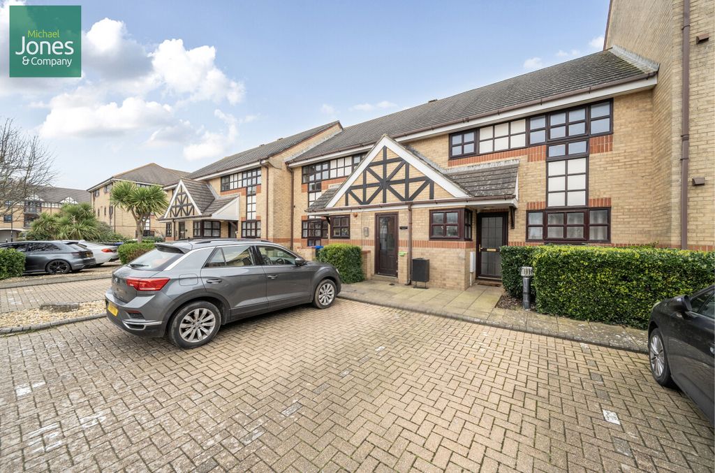 Property photo 1 of 11 External