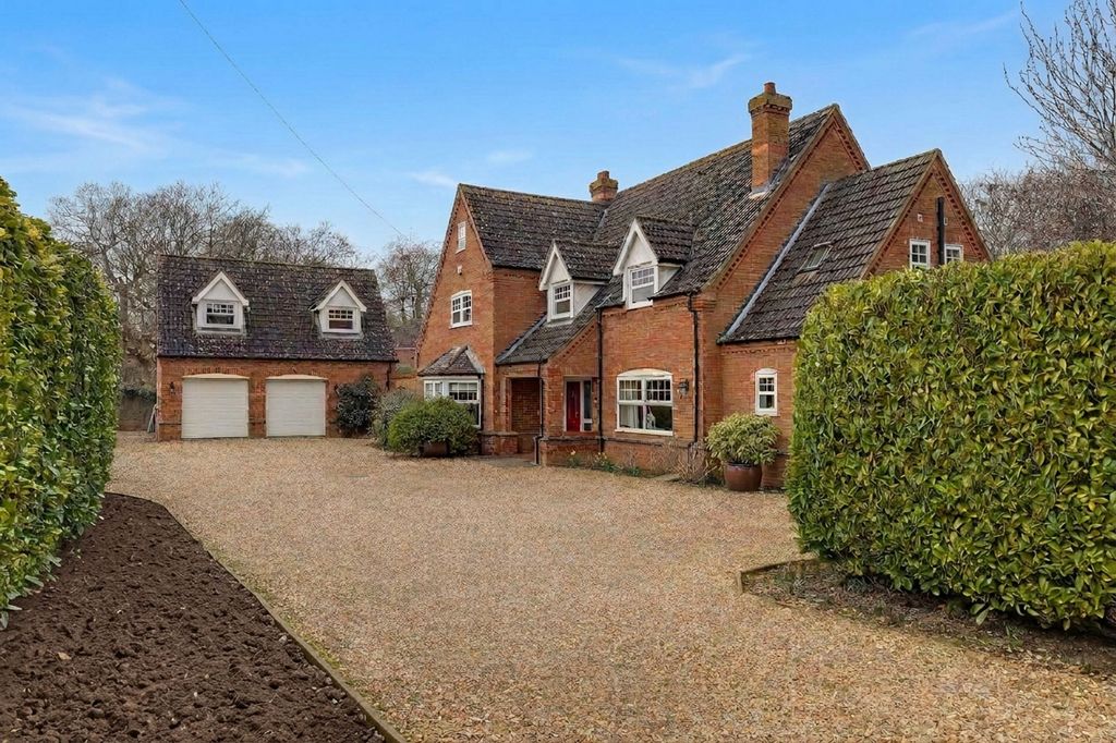 Property photo 1 of 52