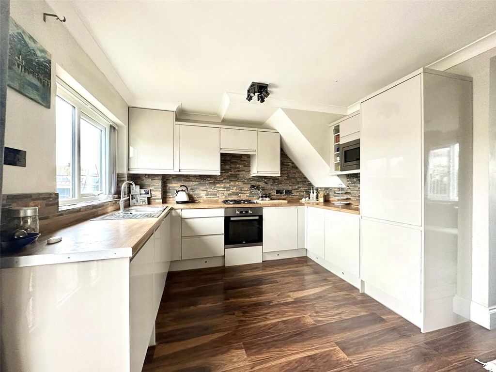 Property photo 3 of 21 Kitchen