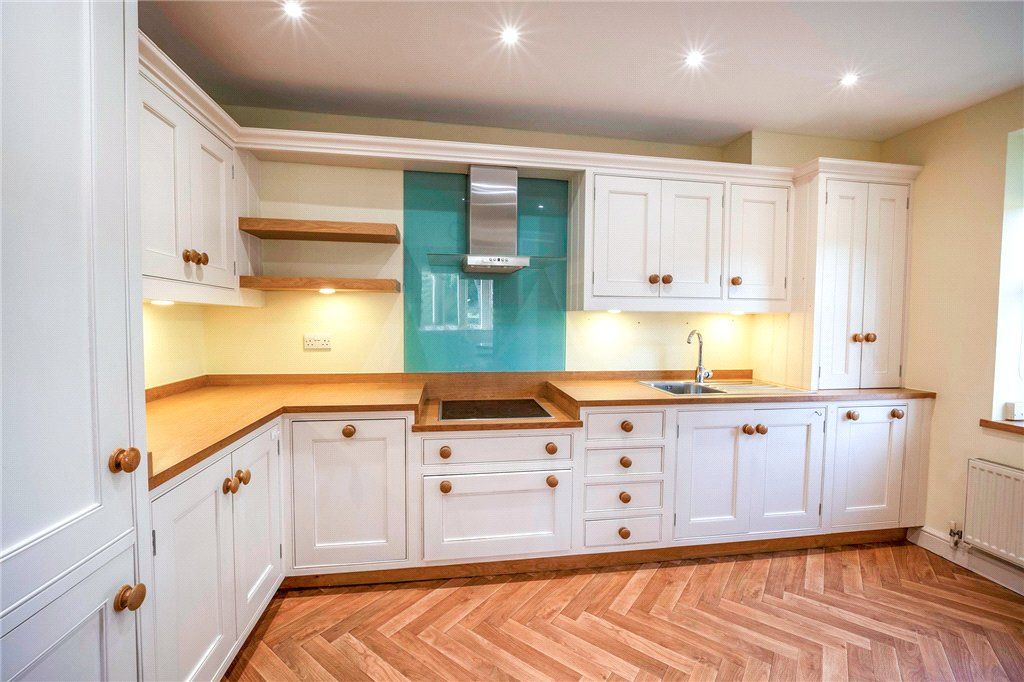 Property photo 3 of 21 Kitchen