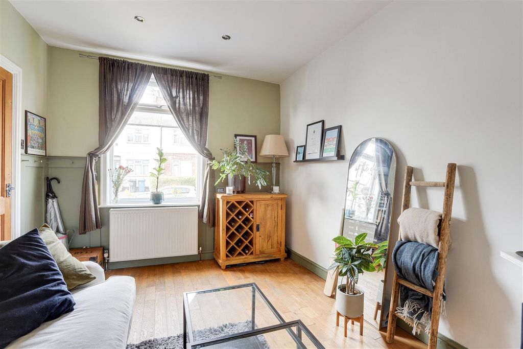 Property photo 2 of 19 4153.Jpg