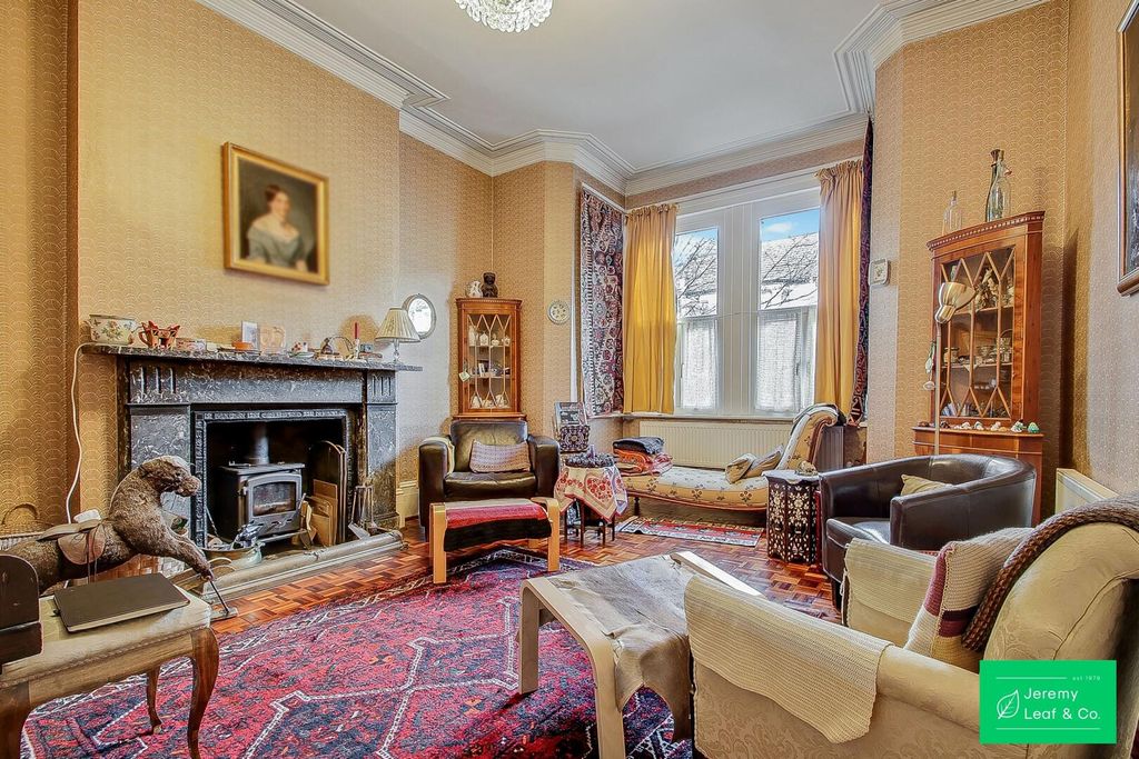 Property photo 2 of 16 Living Room