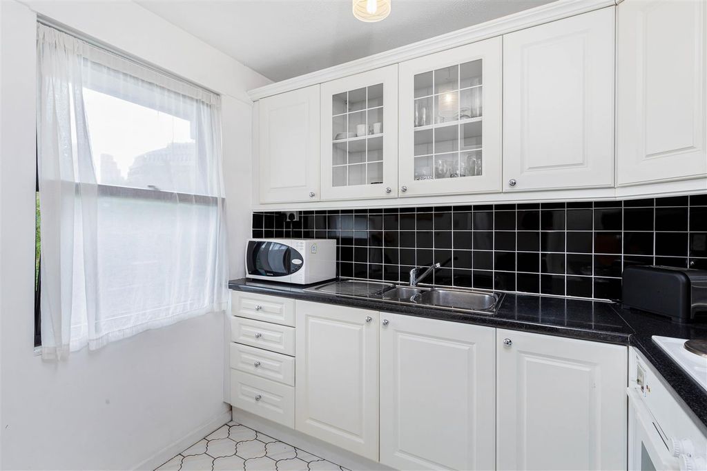 Property photo 2 of 10 Kitchen.Jpg