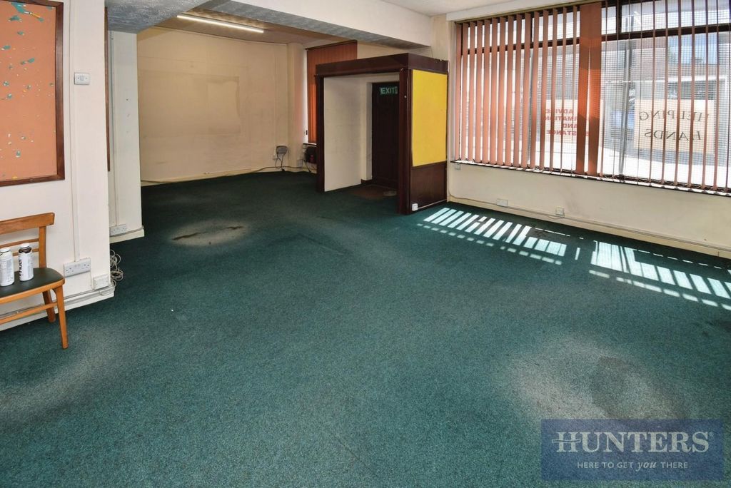 Property photo 2 of 9 Retail-Officespace