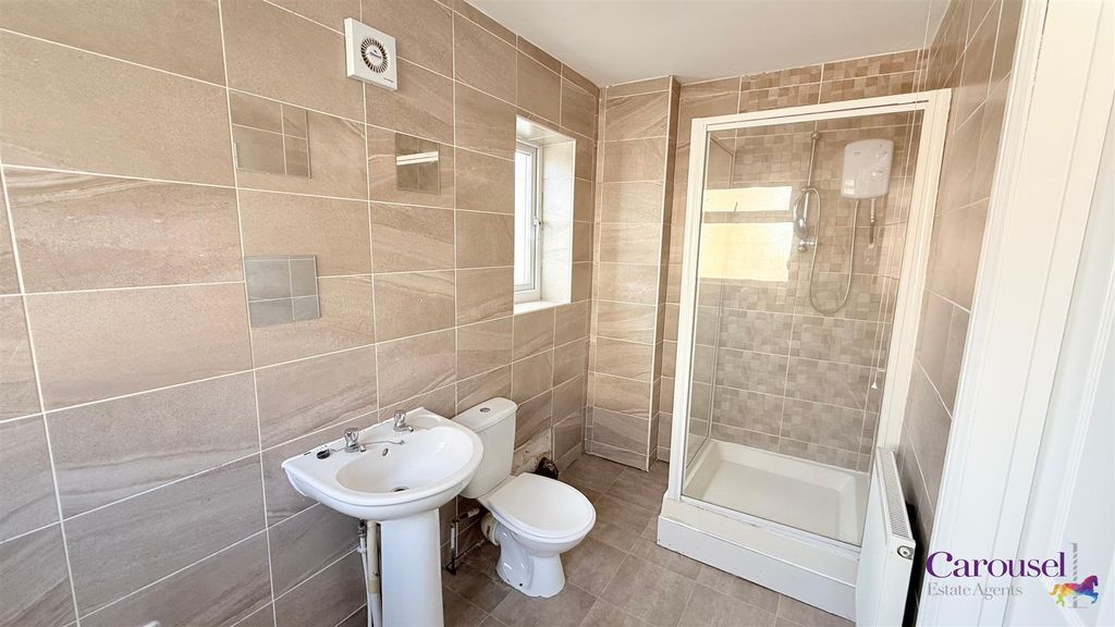 Property photo 3 of 11 Bathroom