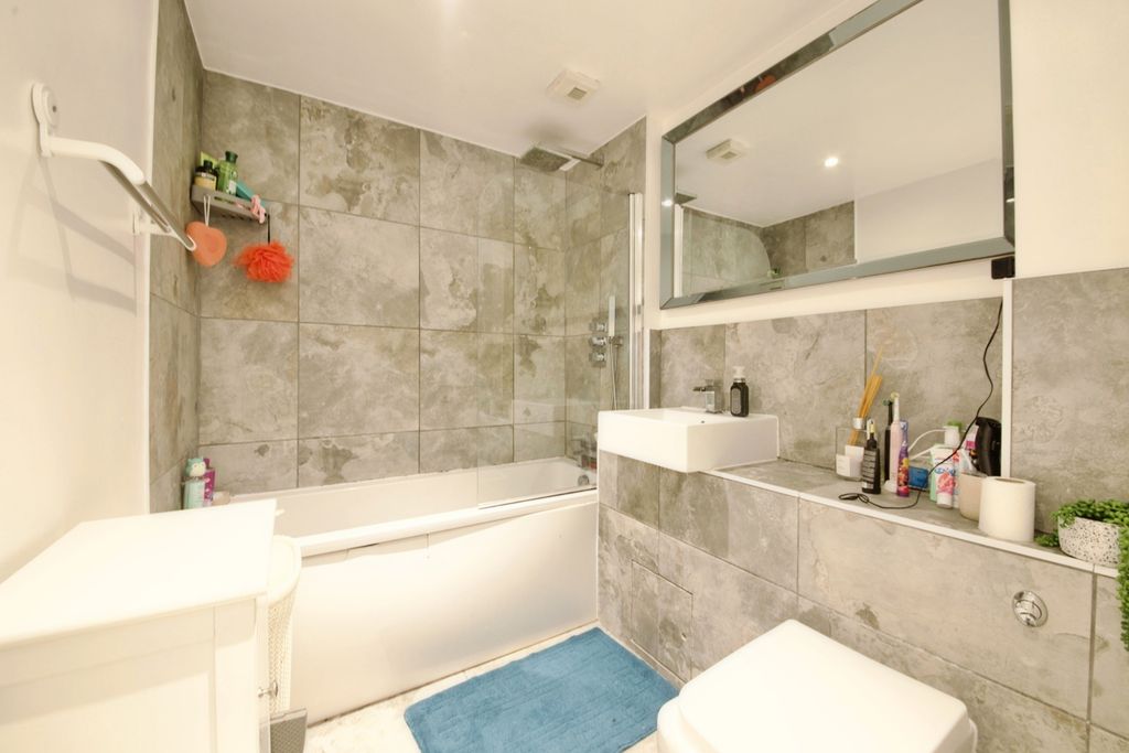 Property photo 2 of 17 Photo