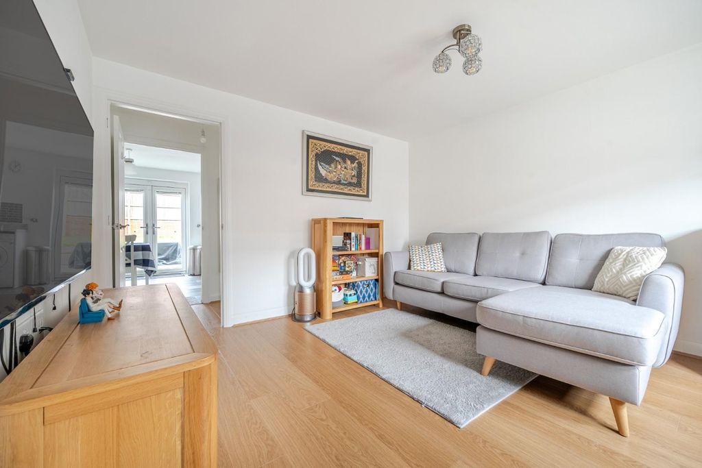 Property photo 3 of 14 1365157-7-68F235Fe5B99d.Jpg