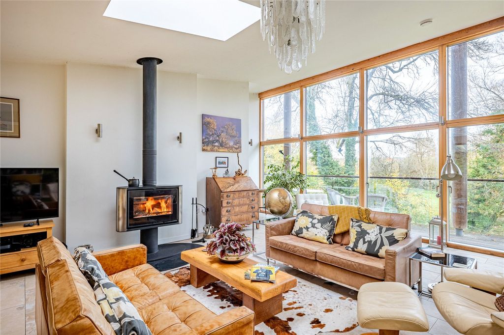 Property photo 2 of 21 Living Room