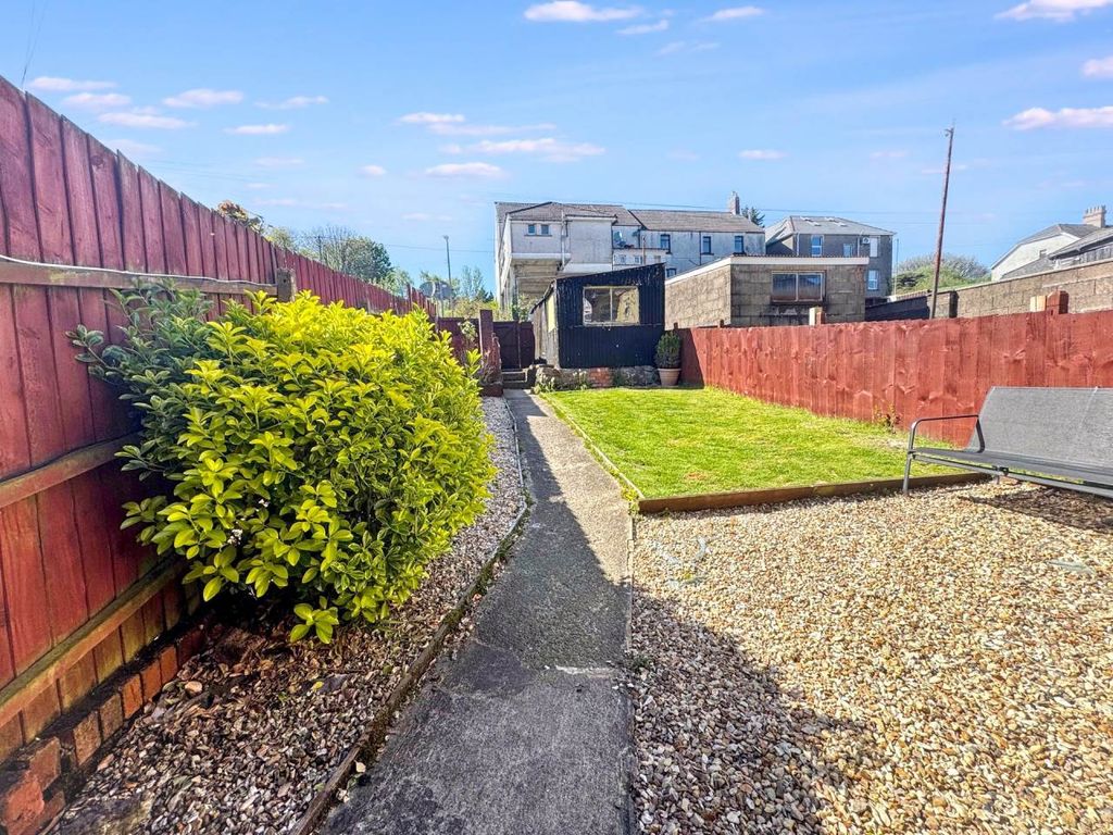 Property photo 2 of 11 Garden 2
