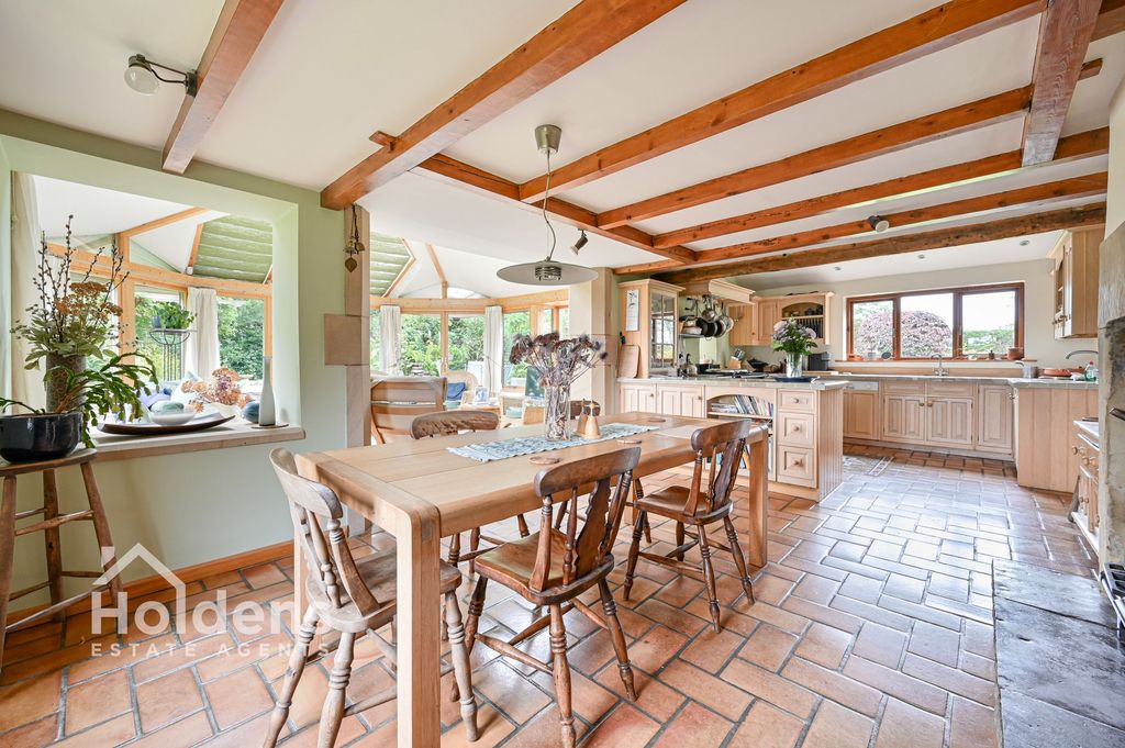 Property photo 2 of 33