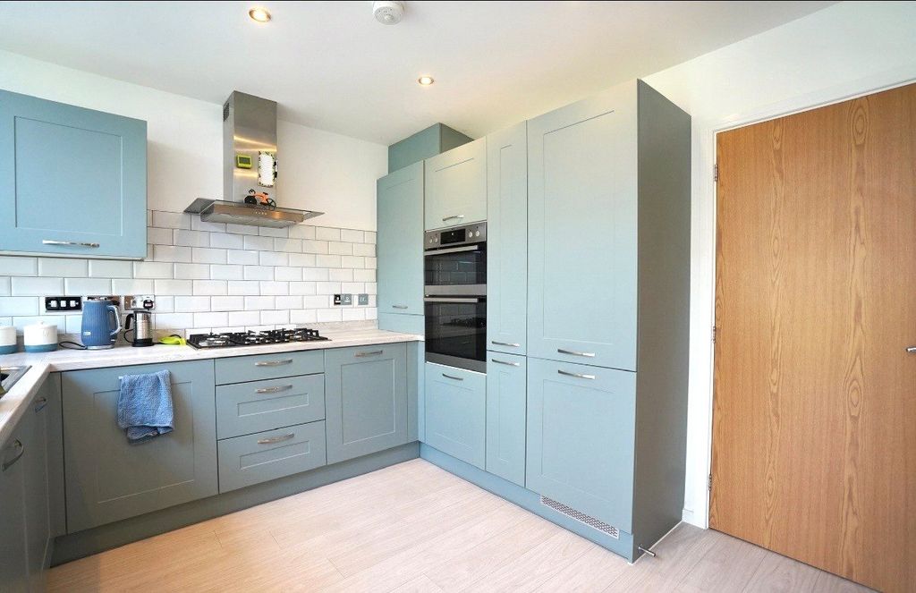 Property photo 2 of 17 Kitchen