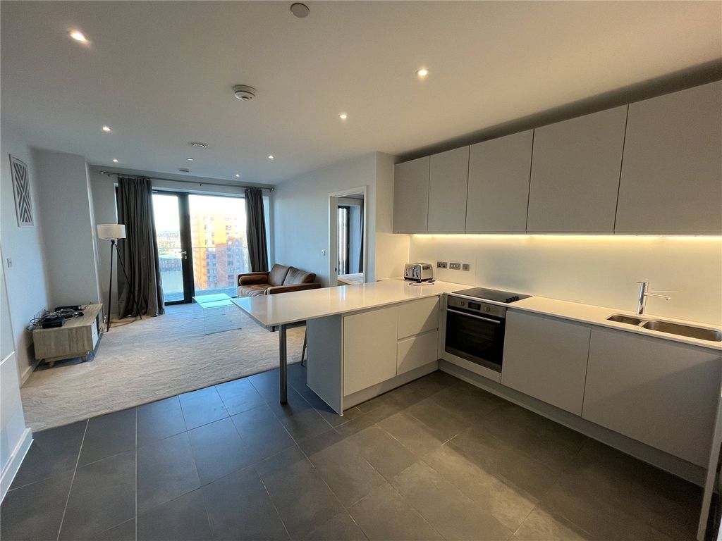 Property photo 3 of 14 Kitchen