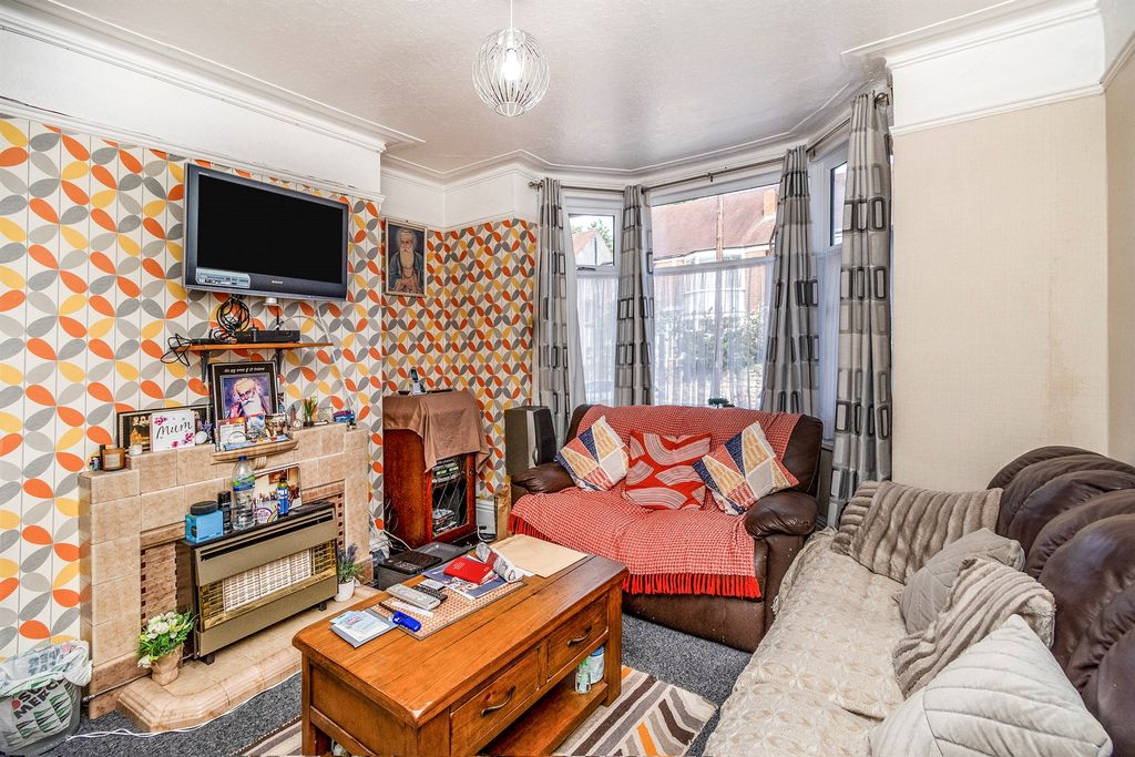 Property photo 2 of 17