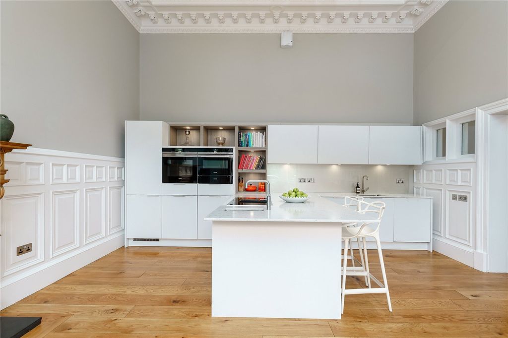 Property photo 3 of 16 Sitting Room/Kitchen