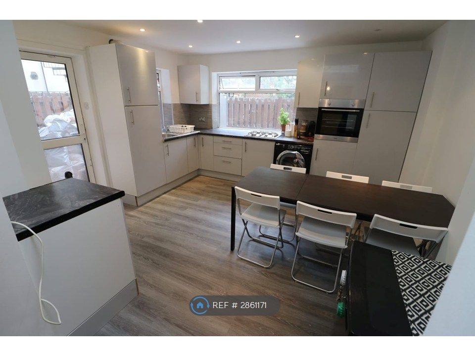 Property photo 2 of 27