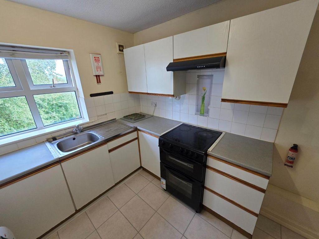 Property photo 3 of 9 Kitchen - 2.Jpg
