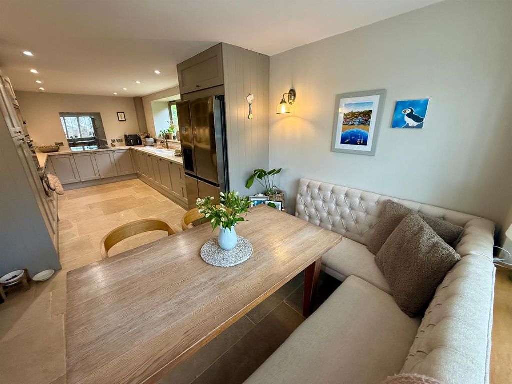 Property photo 3 of 23