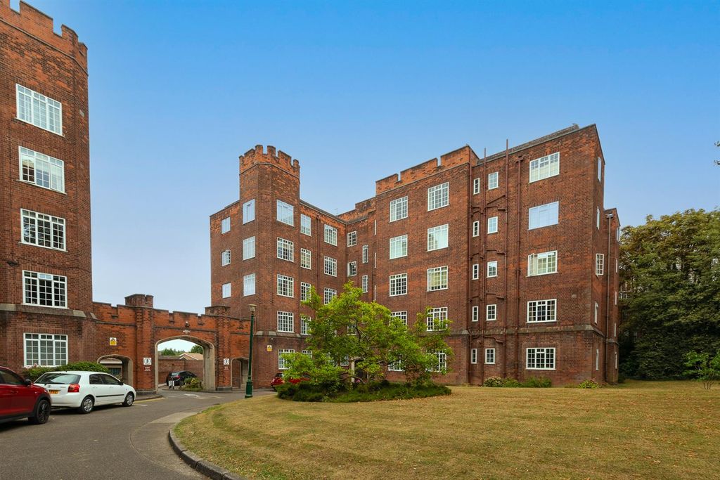 Property photo 1 of 25 Free Valuation