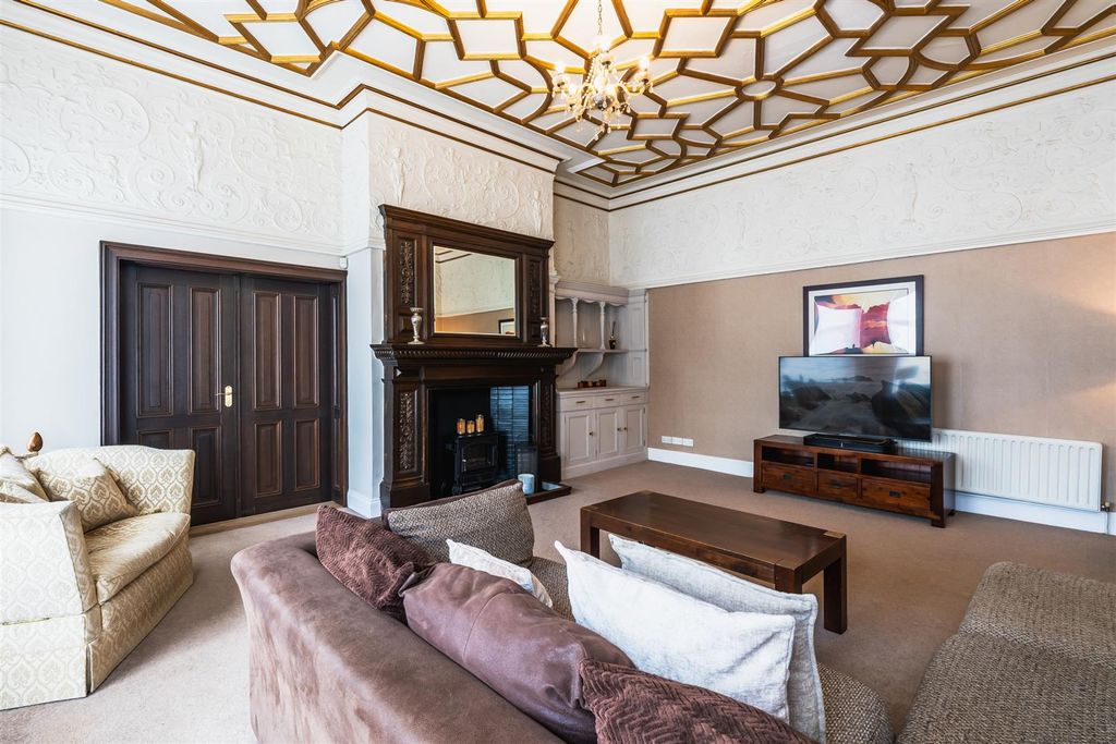 Property photo 2 of 40 Lounge