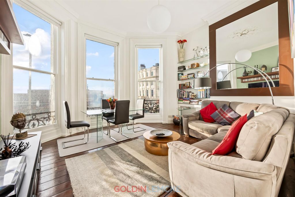 Property photo 2 of 12 Sitting/Dining Room