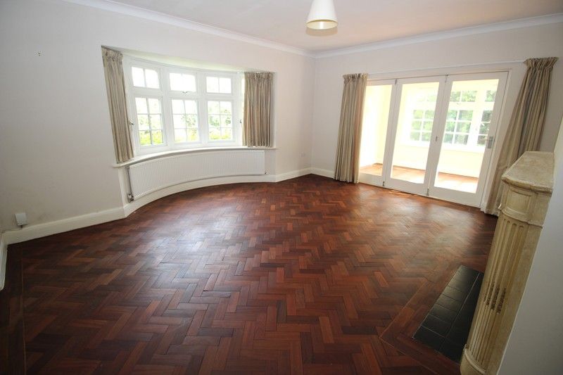 Property photo 3 of 14 Lounge.