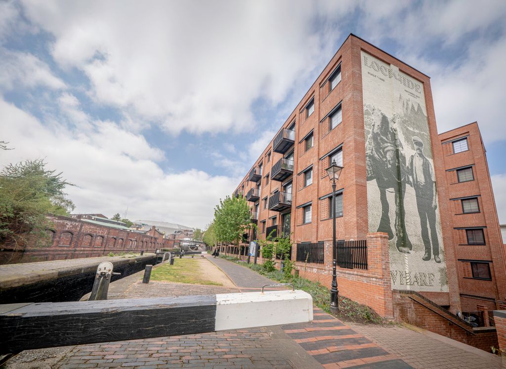 Property photo 1 of 16 Lockside Photography00024