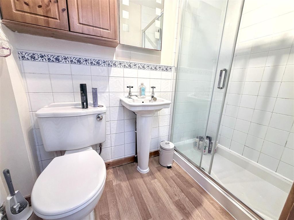 Property photo 3 of 13 En-Suite