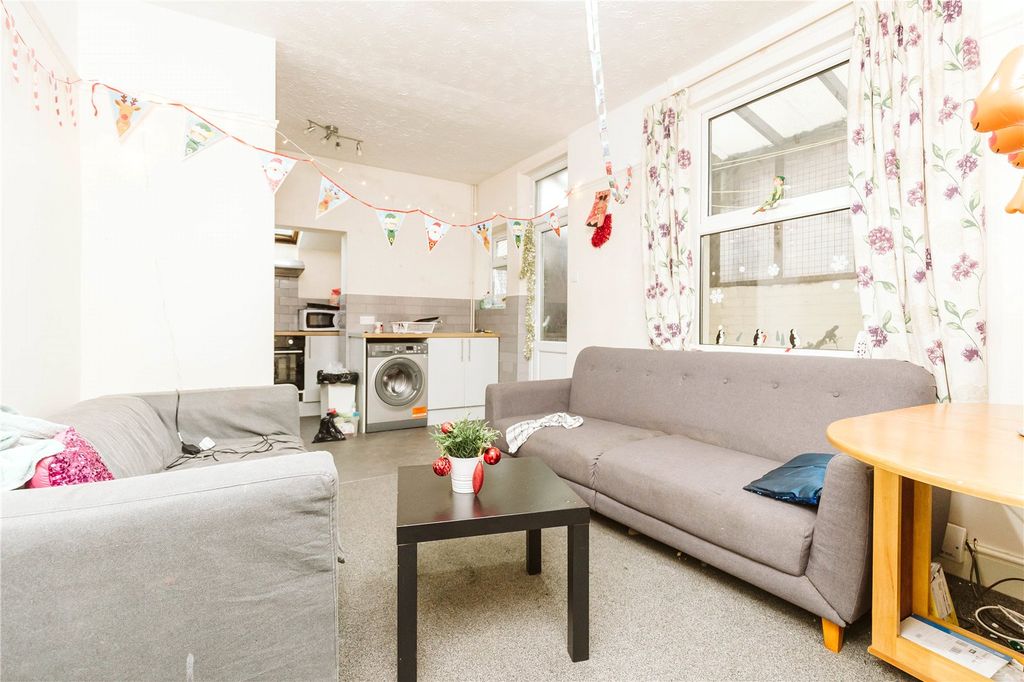 Property photo 3 of 19 Picture No. 18