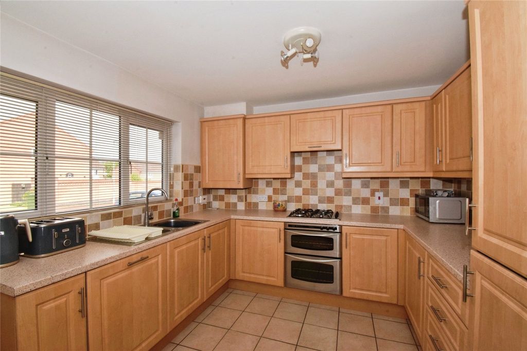 Property photo 3 of 23 Kitchen