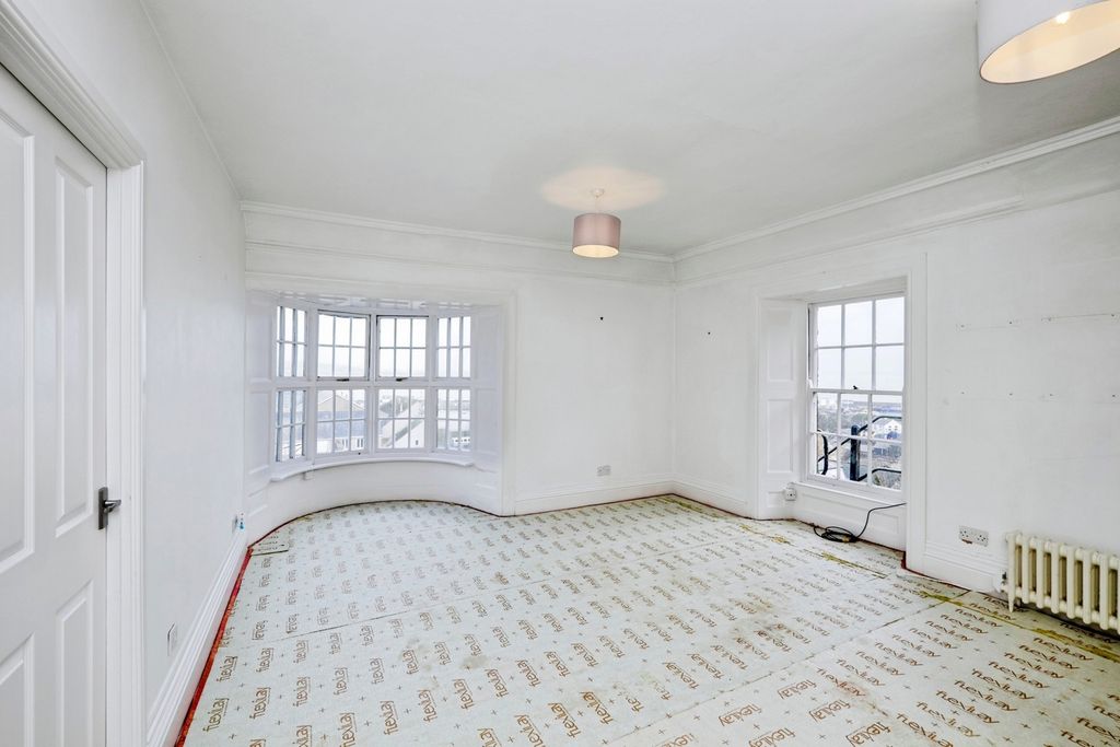 Property photo 2 of 20 Living Room