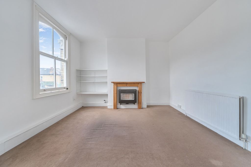 Property photo 3 of 17 1410661-10-698B2F...