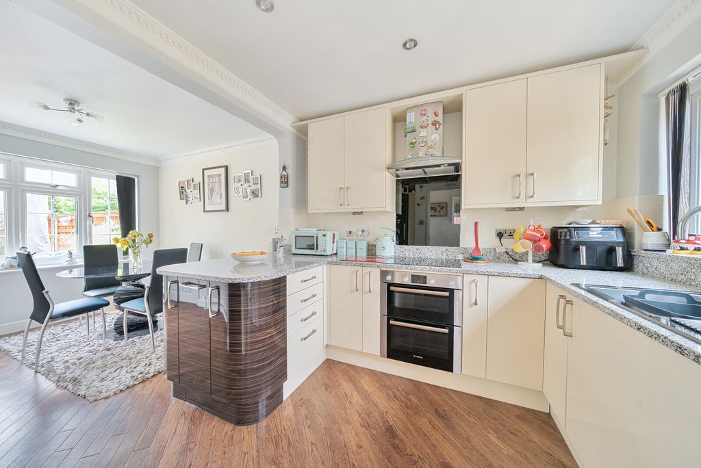 Property photo 2 of 21 1325588-11-68764F...