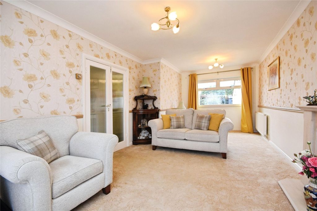 Property photo 2 of 17 Lounge