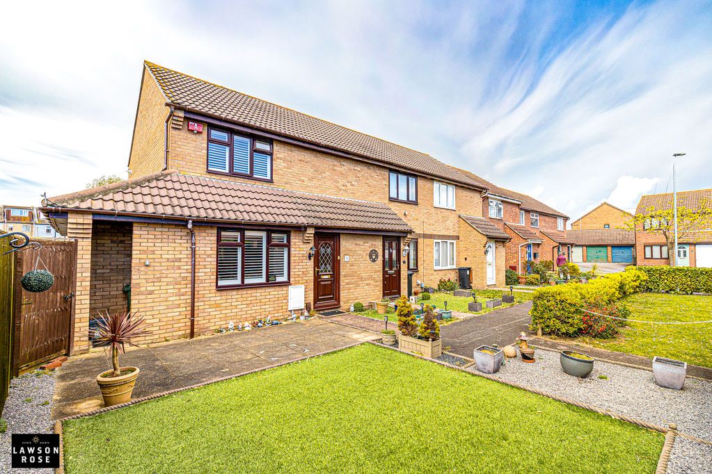 Property photo 1 of 30 .