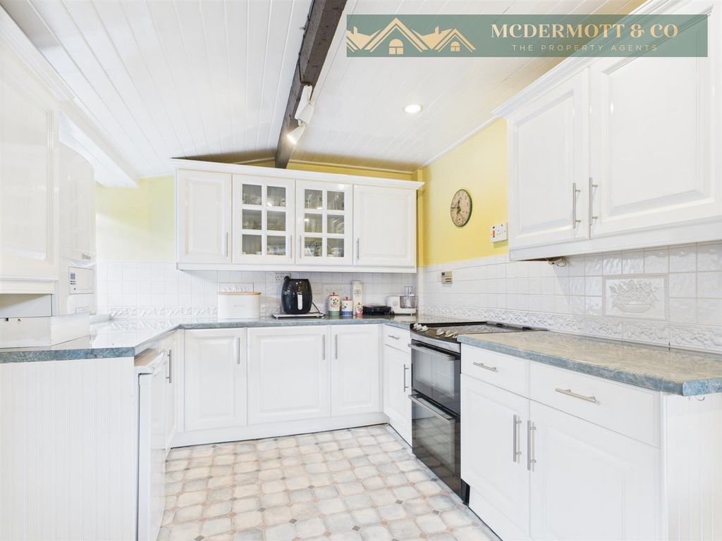 Property photo 3 of 34 Kitchen