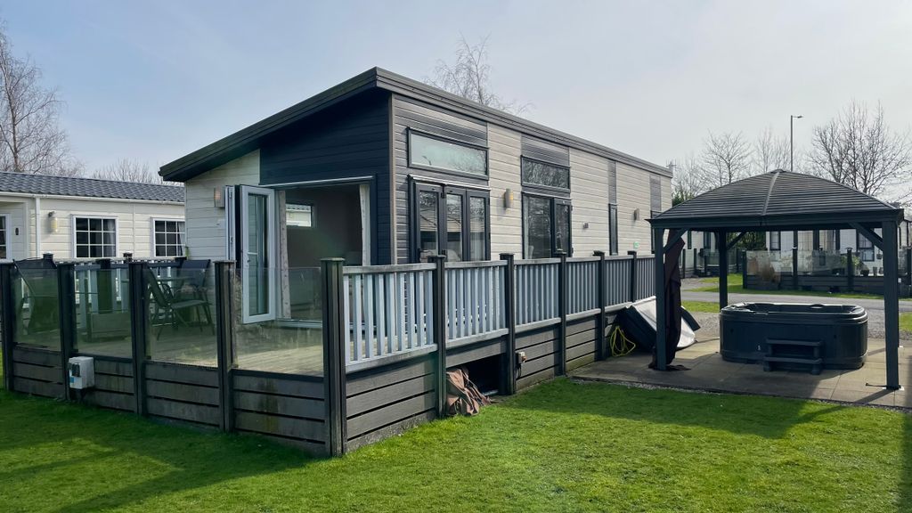 Property photo 1 of 21