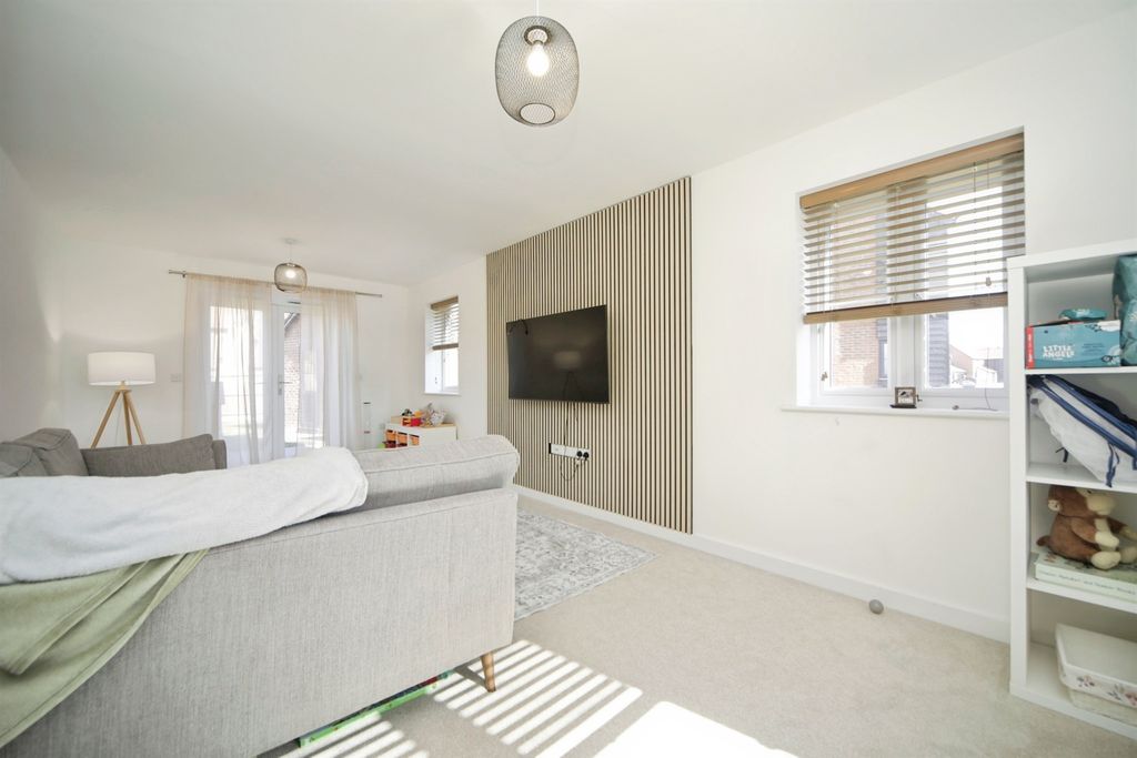 Property photo 3 of 18