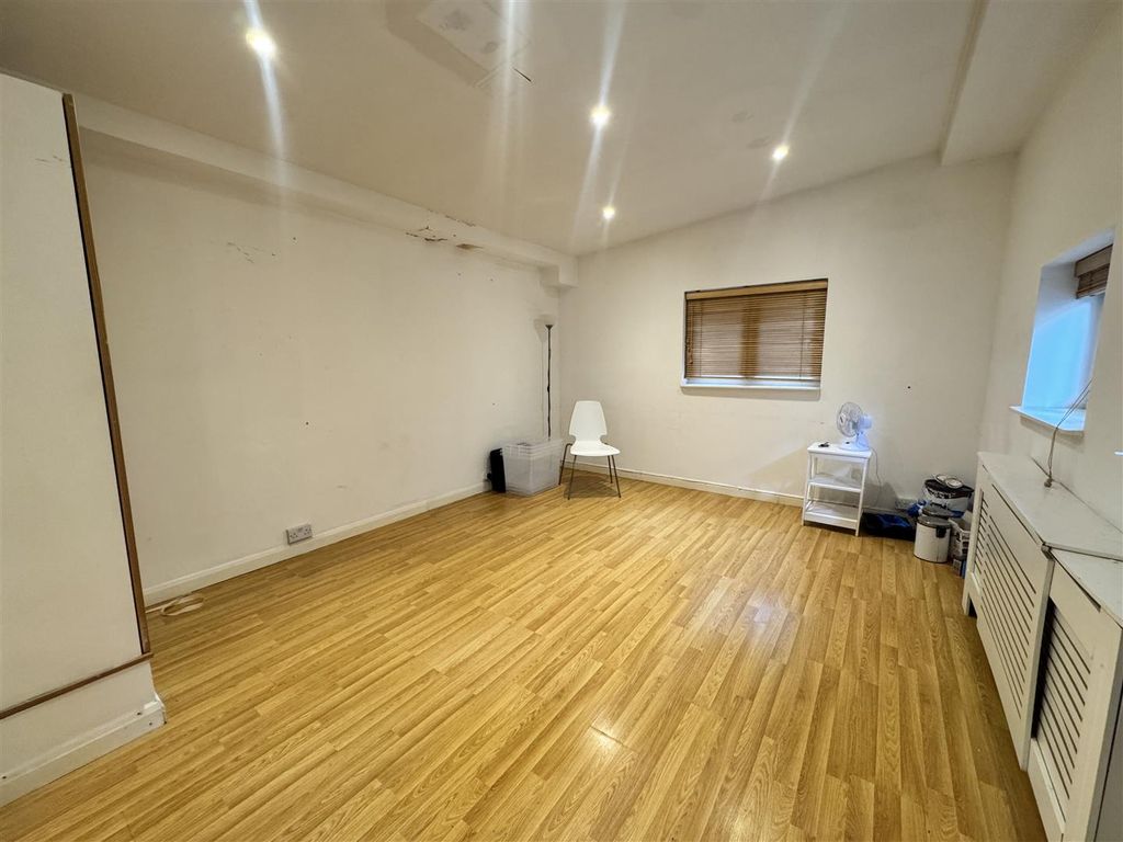 Property photo 2 of 13 Img_8626.Jpg