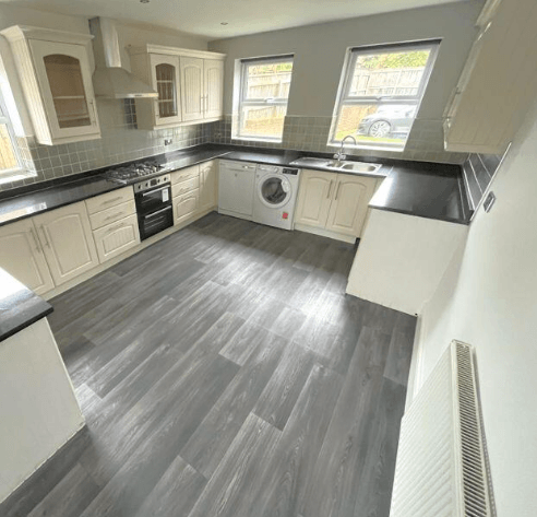 Property photo 1 of 7 4 Bedroom 2 Bathroom Terraced House