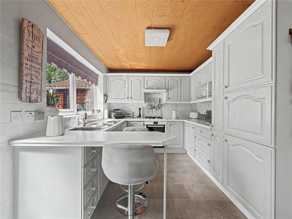 Property photo 3 of 31 Kitchen
