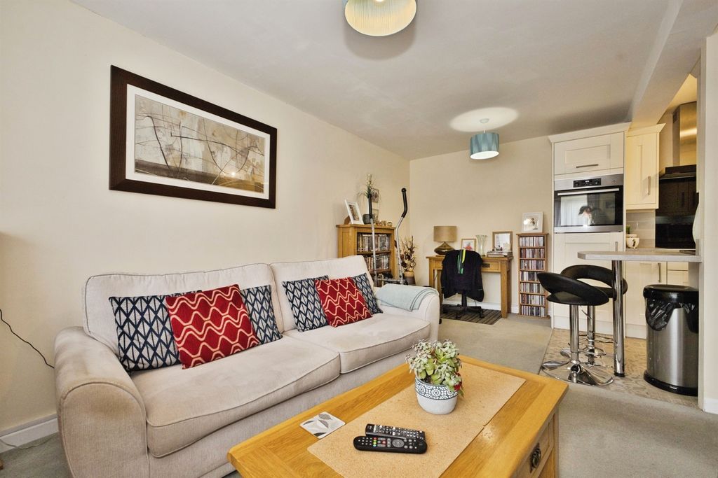 Property photo 2 of 9