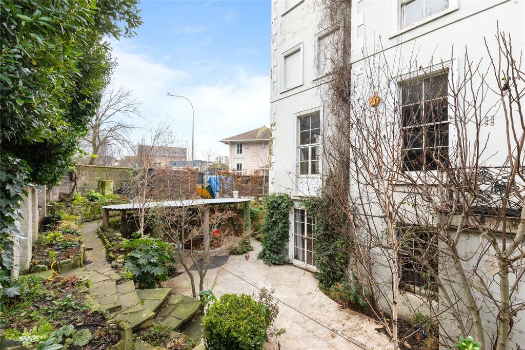 Additional image 4 of 6 bed end terrace house for salePark Crescent, Brighton, East Sussex BN2