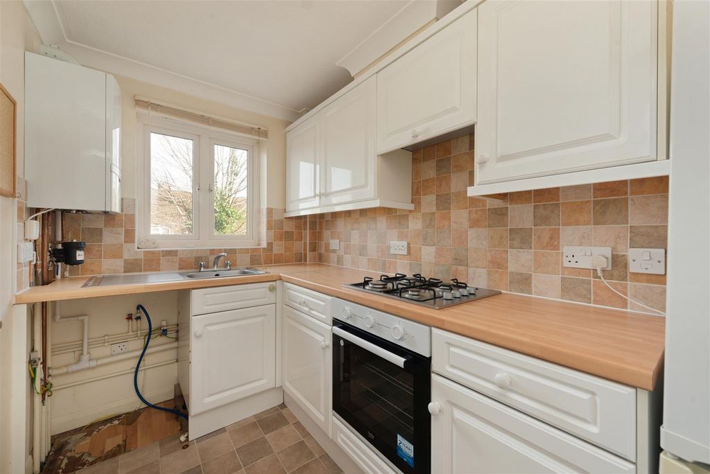 Property photo 3 of 11 Herne Bay Road, Swalecliffe, Whitstable