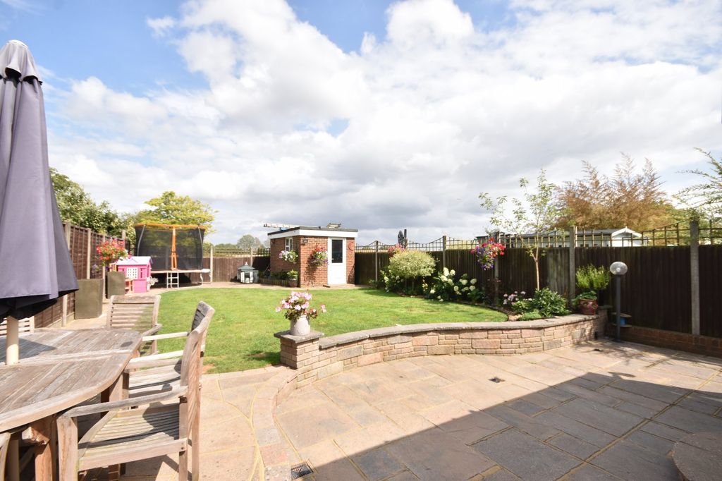 Property photo 2 of 23 Picture No. 21