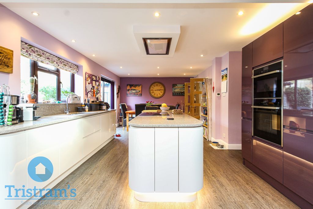 Property photo 2 of 43