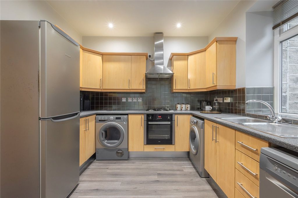 Property photo 3 of 23 Dining Kitchen