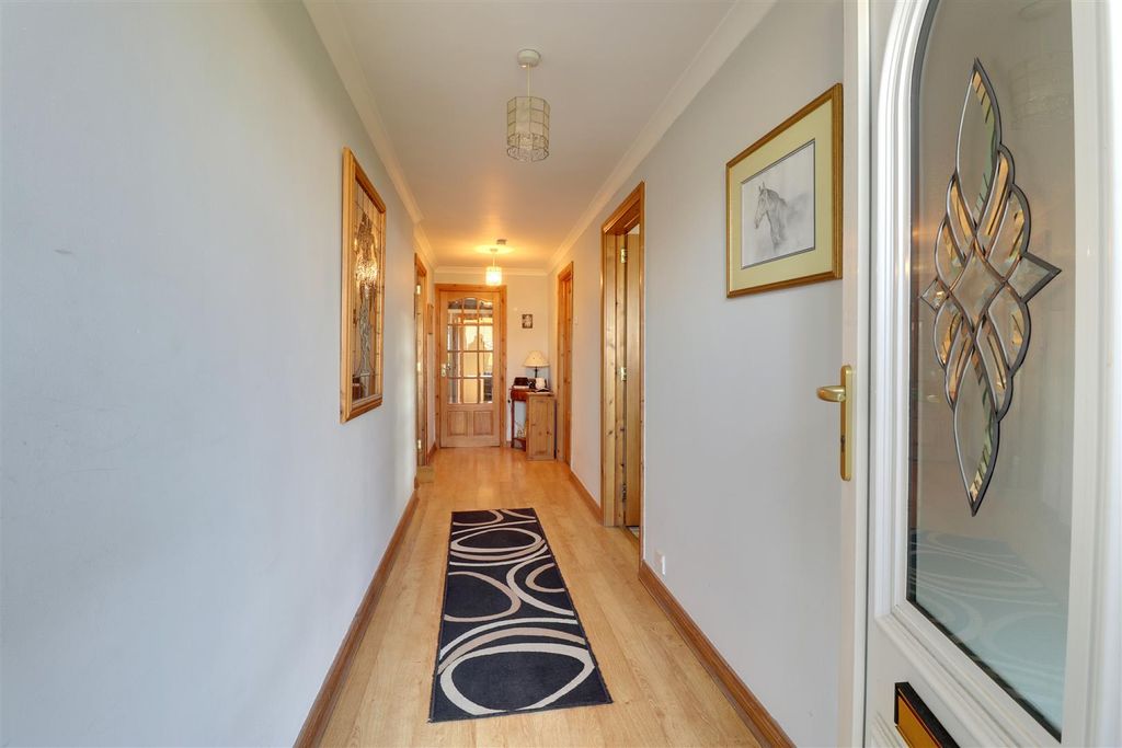 Property photo 2 of 21 Entrance Hall