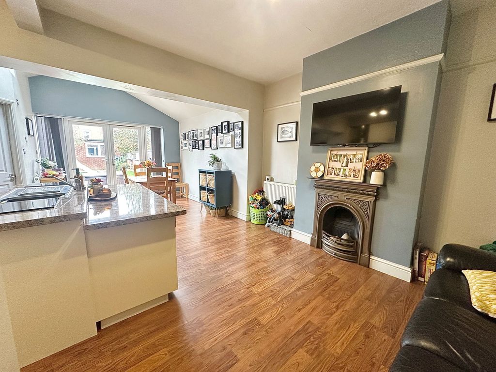 Property photo 2 of 25